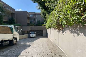 駐車場の出入り口