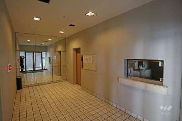 管理人室とエレベーター