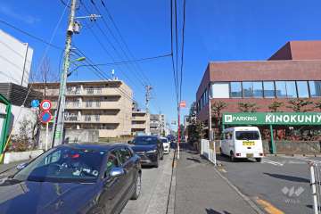 敷地の西側前面道路（南側から）