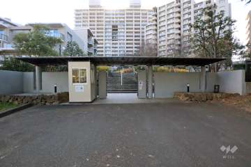 北側エントランスアプローチ