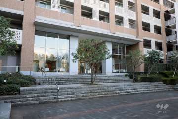 北側エントランス