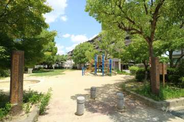 敷地に隣接して『口谷西第３公園』があります。