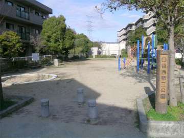 敷地に隣接した公園