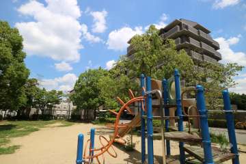 ツインコート宝塚弐番館の外観（北西側から）
