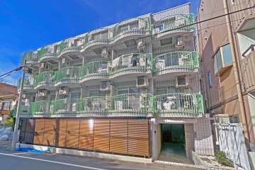 スカイコート世田谷の外観（南東側から）