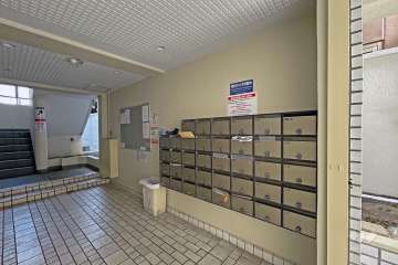 エントランス内の共用ポスト