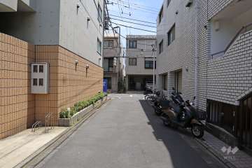 敷地北側の前面道路