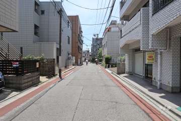 敷地東側の前面道路