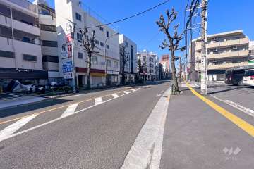 敷地南側の前面道路（東側から）