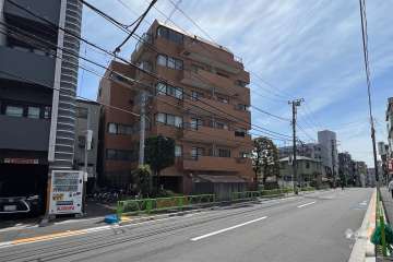 ライオンズマンション豪徳寺の外観(北西側から)