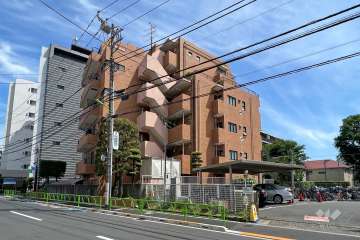 ライオンズマンション豪徳寺の外観(北東側から)