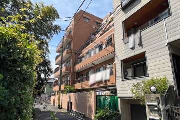 ライオンズマンション豪徳寺の外観(南東側から)