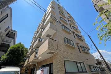 ライオンズマンション世田谷上町の外観（南東側から）