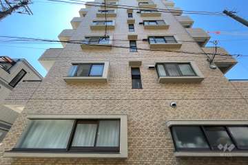 ライオンズマンション世田谷上町の外観（東側から）