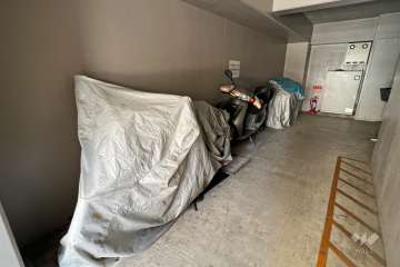 屋内に設けられたバイク置き場