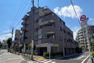 パレソレイユ世田谷二丁目の外観(東側から)