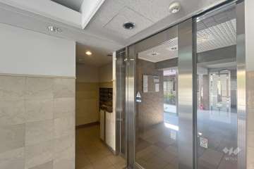 エントランスはオートロック付きです。