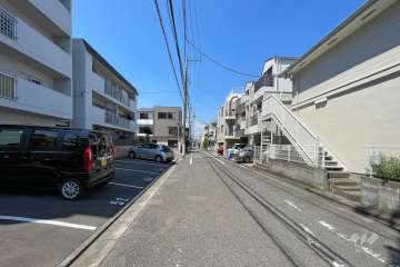 敷地東側の前面道路