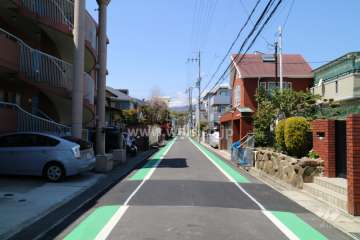 敷地北側の前面道路（東側から）