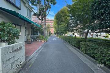 敷地東側の前面道路