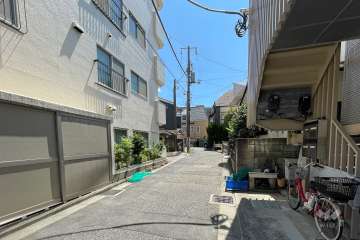 敷地北西側の前面道路