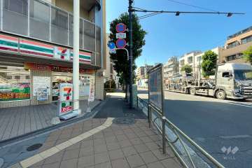 敷地北側の前面道路（東側から）