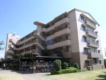 ラヴェール宝塚1号棟の外観（北西側から）