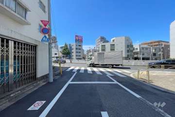 敷地北東側の前面道路