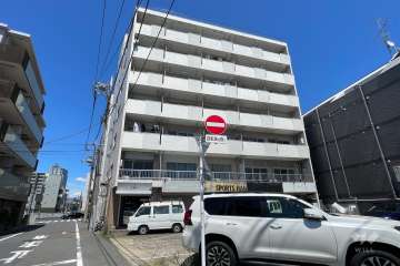 正ビルの外観（南西側から）