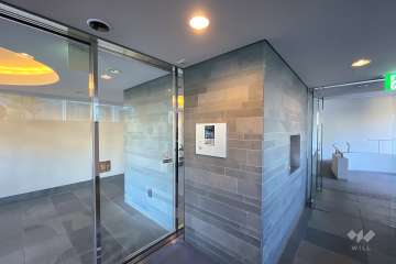 エントランスはオートロック付きです。