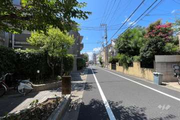 敷地北側の前面道路