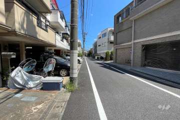 敷地北側の前面道路