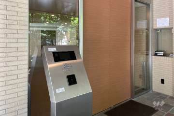 エントランスはオートロック付きです