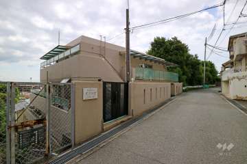 イスズハイツベル夙川公園の外観（北東側から）