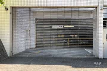 駐車場の出入り口（リングシャッター付き）