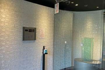 エントランスはオートロック付きです。