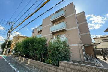 スカイコートグランデ成城の外観（北西側から）