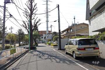 敷地南側の前面道路