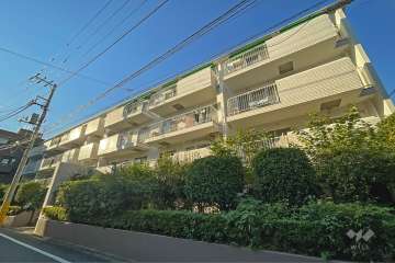 成城北フラッツの外観（南東側から）