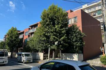 成城学園サマリヤマンションの外観（南東側から）