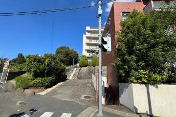 敷地の西側前面道路