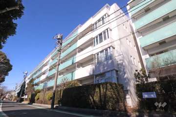 シティハウス成城センターコートの外観（南東側から）