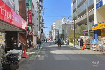 敷地の北側前面道路（東側から）