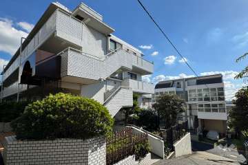 キャッスルマンション成城学園の外観（北西側から）