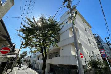 メゾンベール成城の外観（北側から）