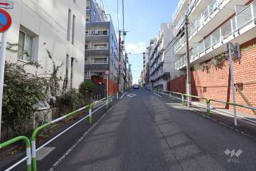 敷地北側の前面道路