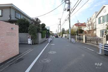 敷地北側の前面道路