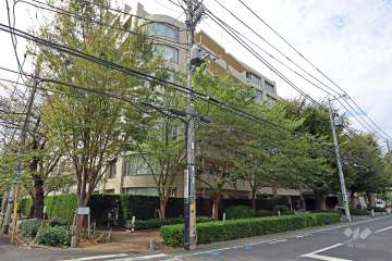 ガーデンコート成城の外観（南東側から）