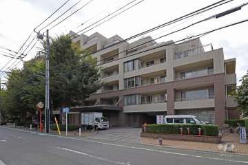 ガーデンコート成城の外観（北東側から）