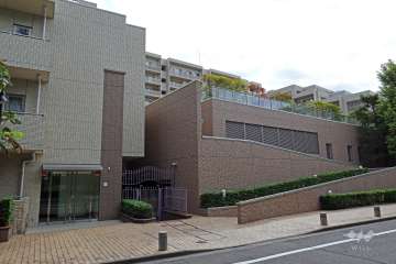 ガーデンコート成城の外観（北側から）